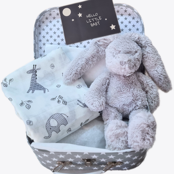 Baby Geschenkset mit einer Spieluhr in Form eines Hasen und ein Baby Spucktuch